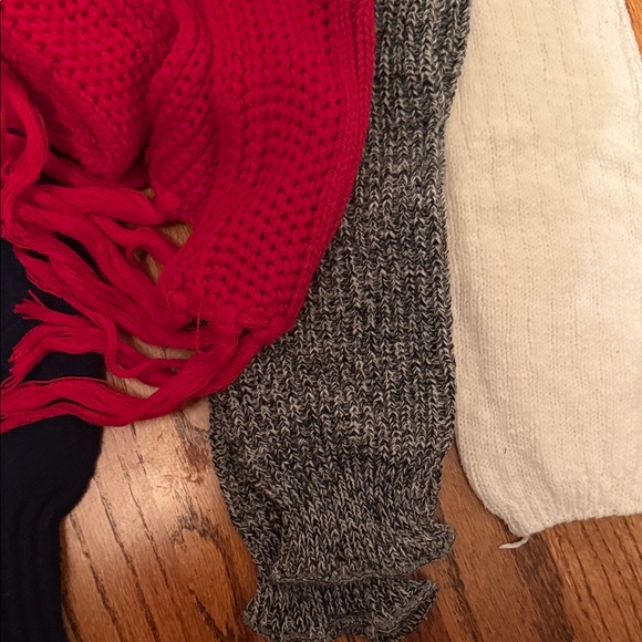 Elegant Red Knit Scarf for Women - Picture 3 of 4